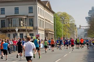 Hannover chce odradit motoristy, tak má rušit tisíce parkovacích míst - Novinky